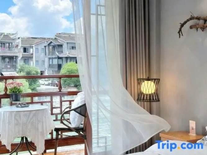 Standard Double room with river view