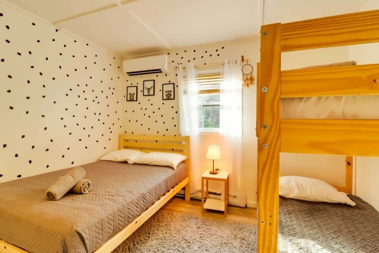 5 Bedrooms Cottage
