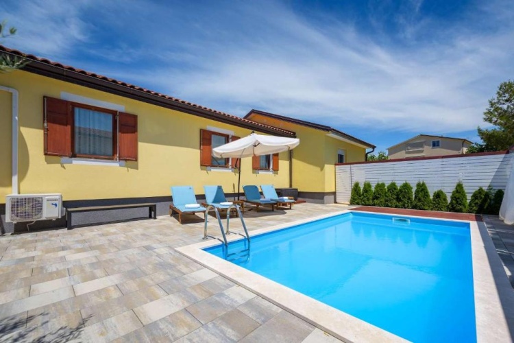 2 Bedrooms Cottage