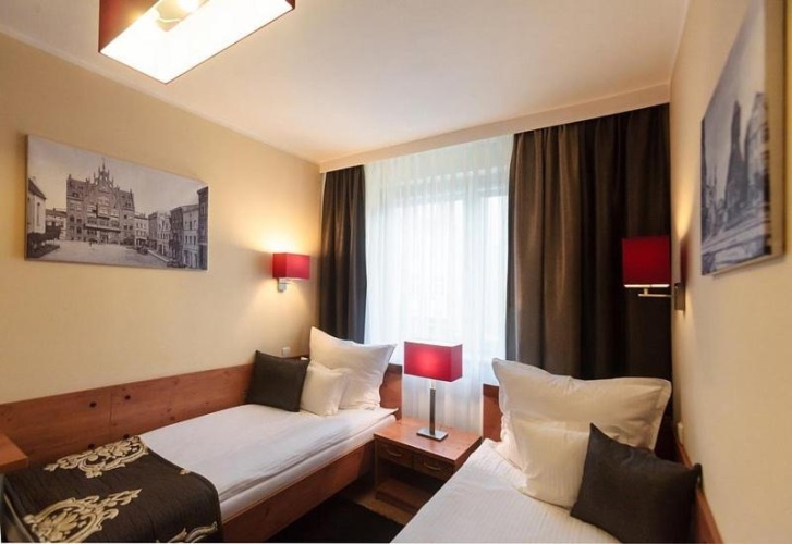 Standard Twin room with view