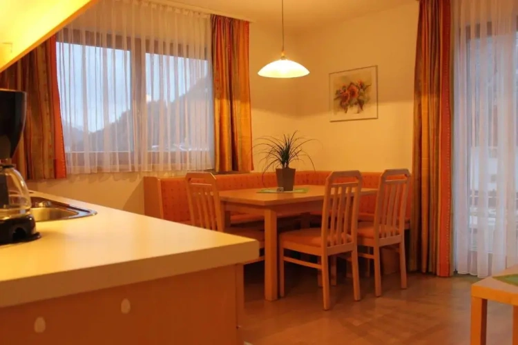 3 Bedrooms Apartment