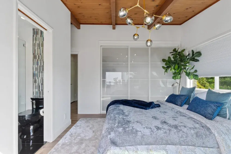 Serene Oceanview Escape With Expansive Deck 3 Bedroom Home