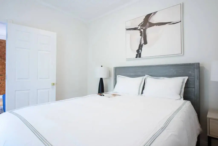 454-4r New 2BR Prime Midtown Best Value Sleeps 5