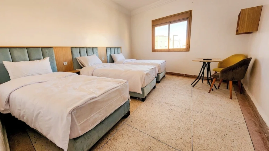 Standard Triple room with city view