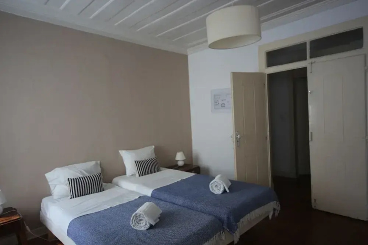 Stunning Apartment Near Chiado
