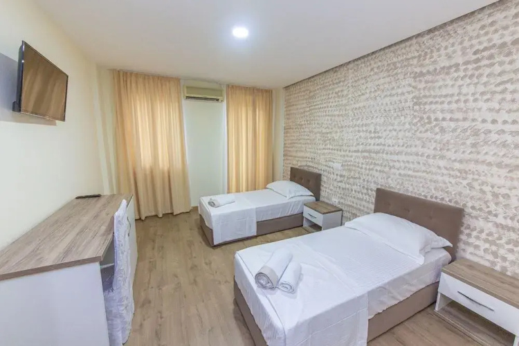Esal Hotel