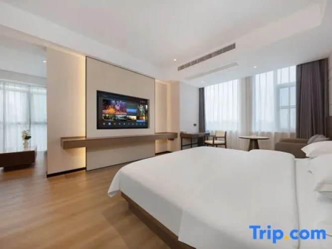 Suite with city view