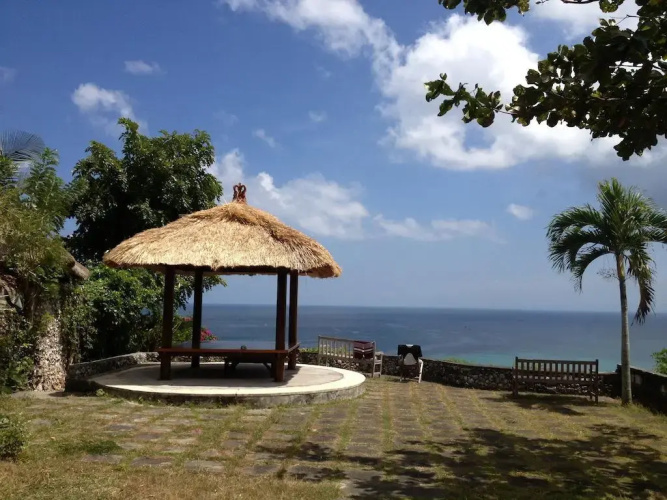 Romeo Beachfront Bungalow