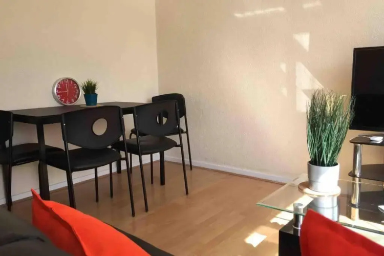Modern 1 Bed Apartment - Leafy Chorlton Suburbs