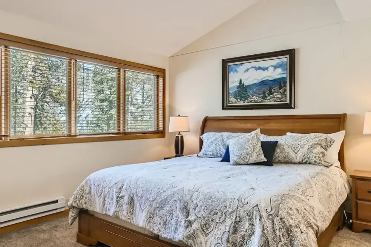 2084 The Pines 3 Bedroom Condo by RedAwning
