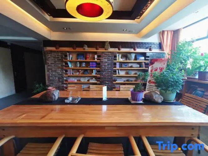Padma Chumig Garden Hotel