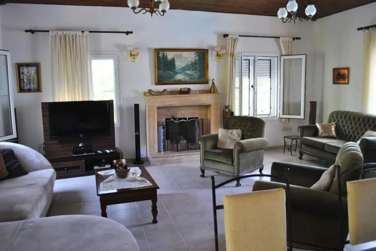 4 Bedrooms Villa