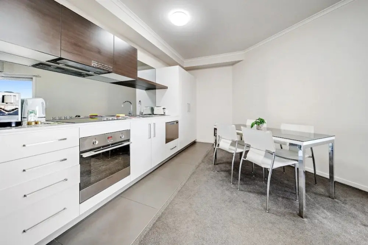 Comfy Lakeside 1-bed With Secure Parking