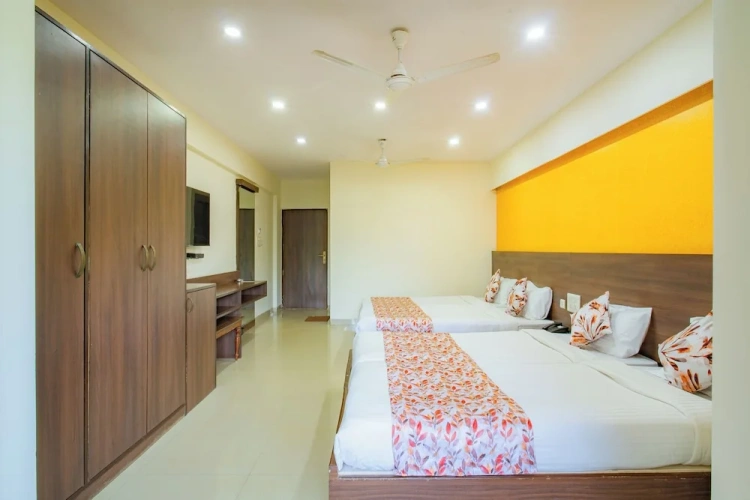 Deluxe Quadruple room with balcony