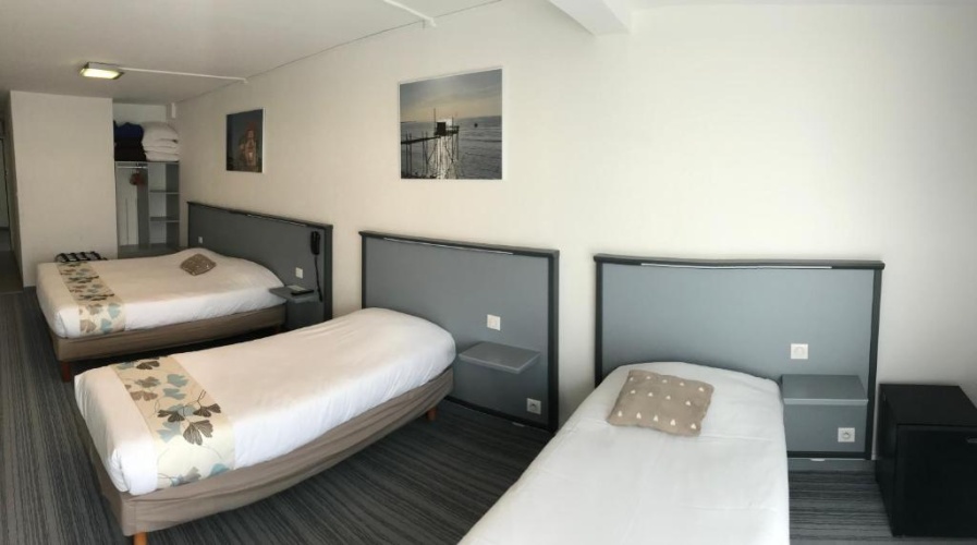 Standard Triple room