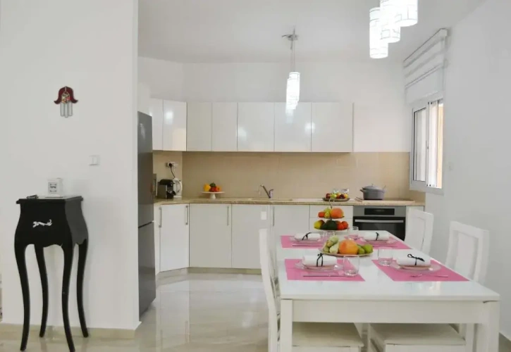 3 Bedrooms Apartment