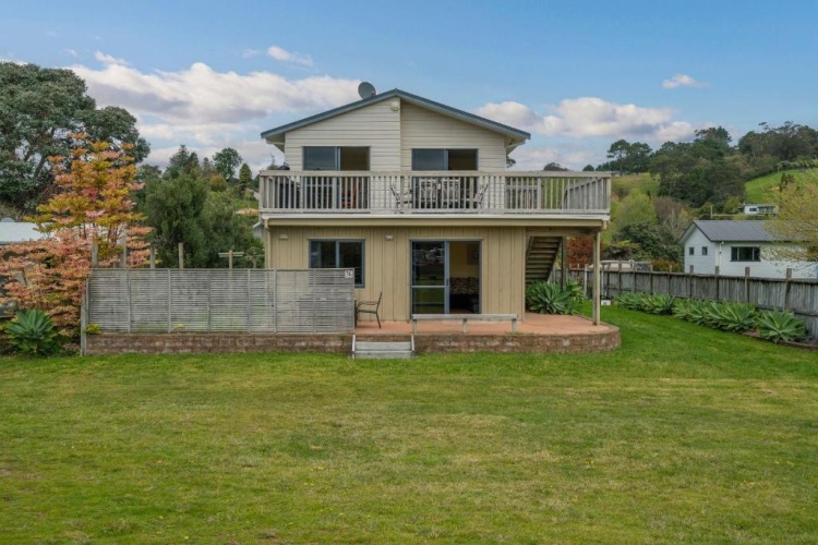 5 Bedrooms Cottage