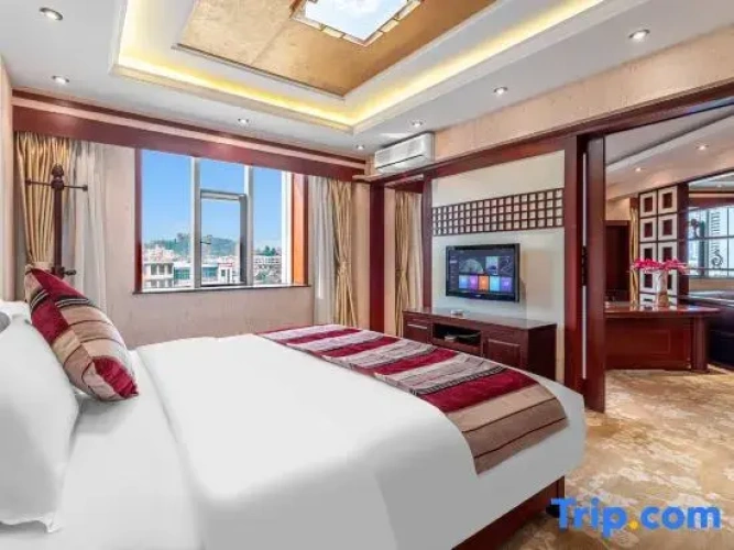 Deluxe Suite