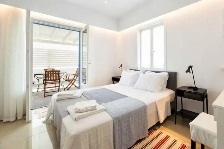 Naousa Center Living