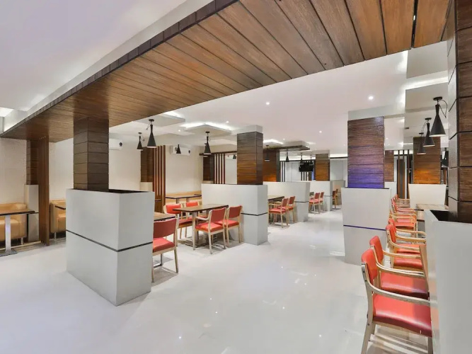 OYO 16122 Hotel Navya Palace