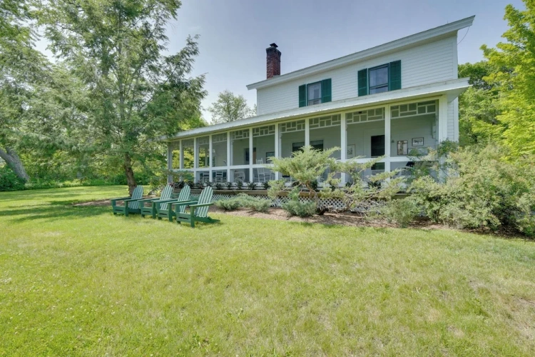4 Bedrooms Cottage