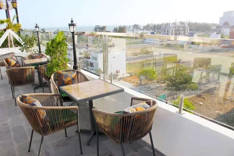 Emerald Ocean Hotel