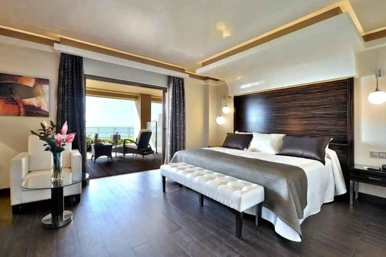 Aleysa Playa Aparthotel