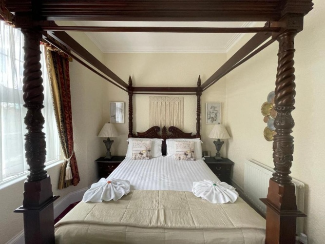 Standard Double room with partial sea view