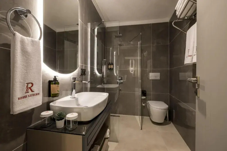 Rossi Luxury Hotel
