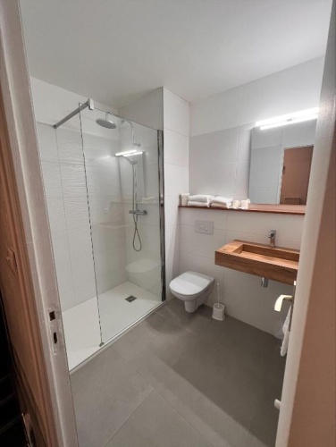 Standard Triple room with city view