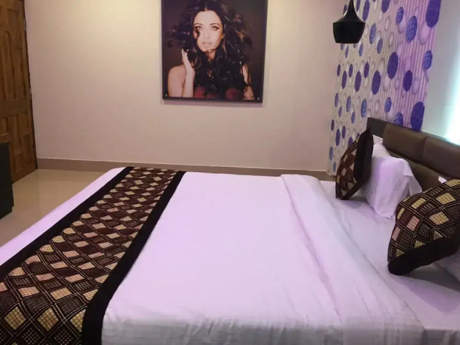 Goroomgo Effective Bollywood Hotels Bhubaneswar
