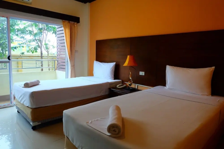 Standard Twin room with balcony