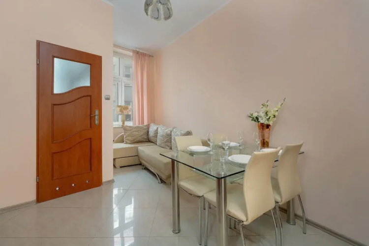 Studio centrum Poznań by Renters