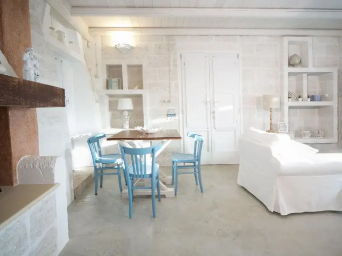 Luxurious Villa in Torre Suda with Hot Tub