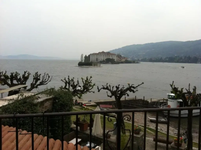 Standard Quadruple room with balcony and with lake view