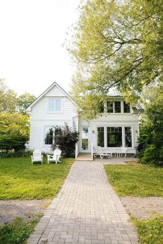 3 Bedrooms Luxury Cottage with lake view