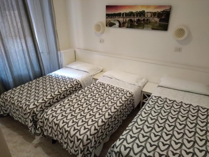 Standard Triple room