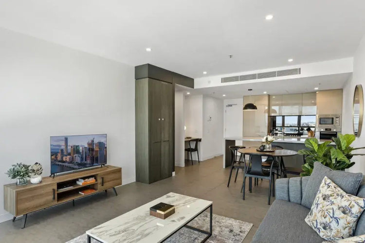 Executive 2-bed With Stadium View, Great Amenities