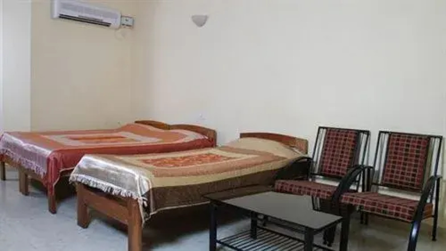 Hotel Crystal Court