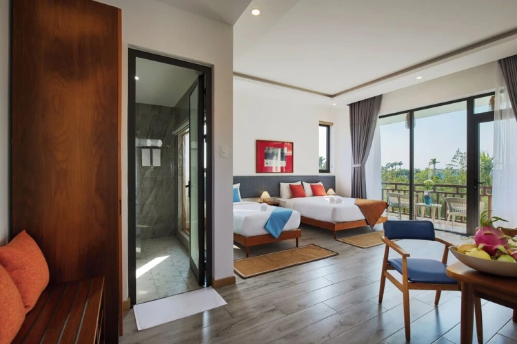 Deluxe Triple room with balcony and with view