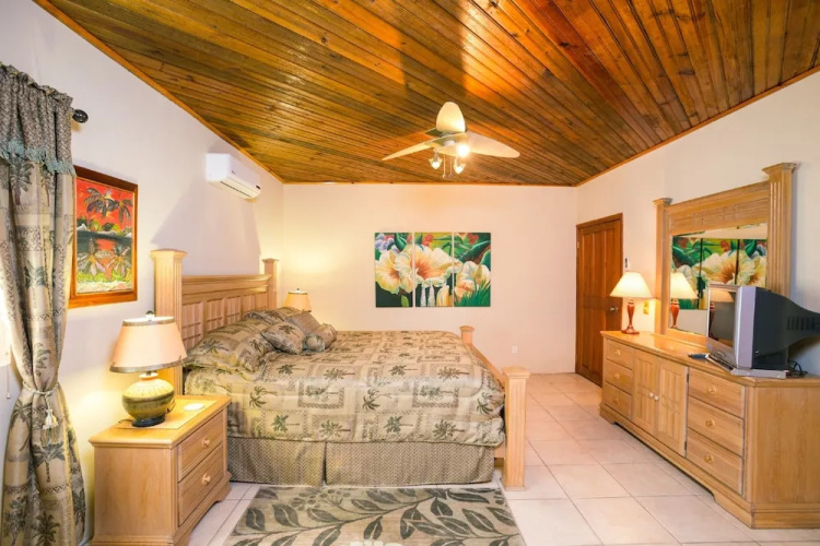 Sunset Villas 7B