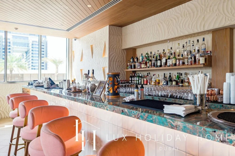 LUX Iconic Views at Palm Tower Suite 2