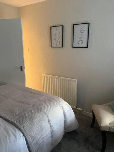 the Crescent, Large Spacious Central Flat