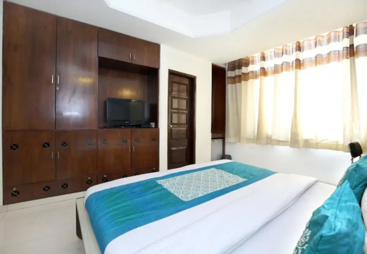 OYO 1496 Hotel Sky 5