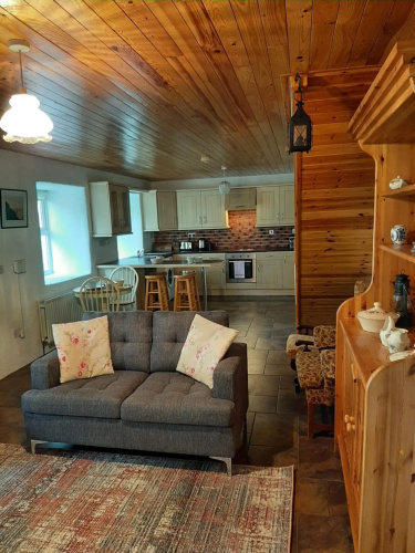 Traditional Cosy Cottage with beautiful views