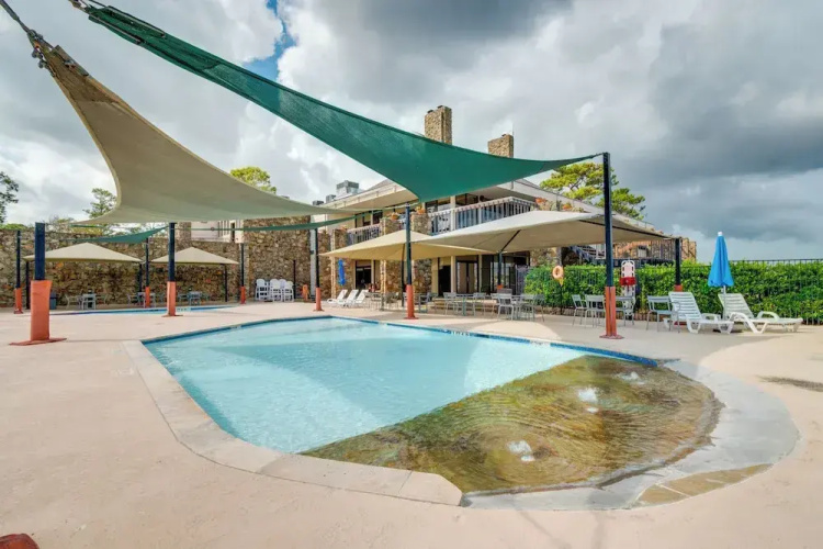 Waterfront Condo on Lake Conroe w/ Boat Launch!