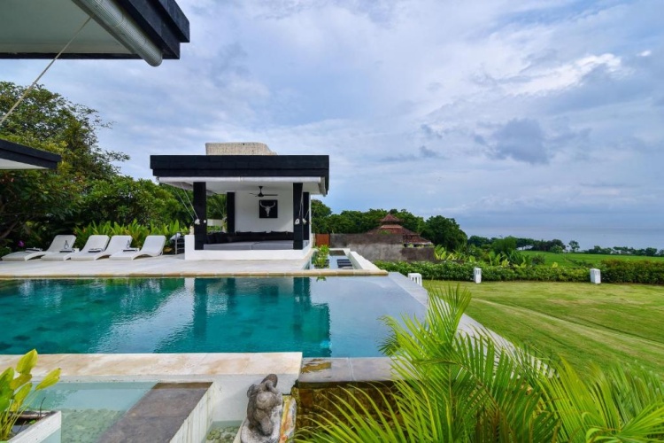 2 Bedrooms Villa
