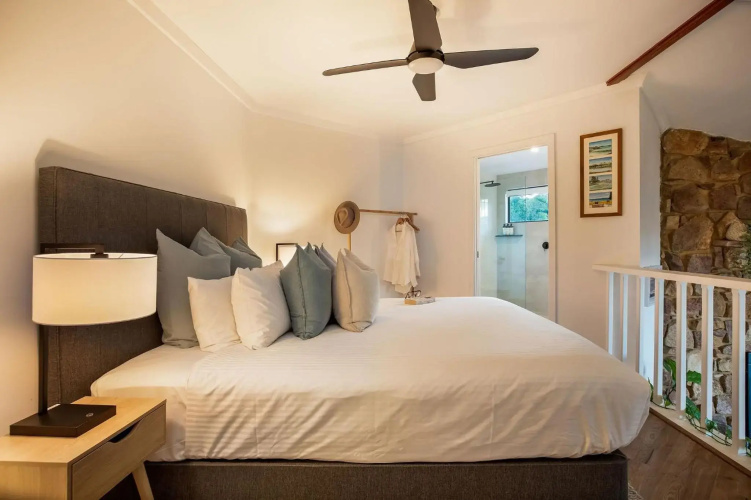 The Lookout, Eagle Bay