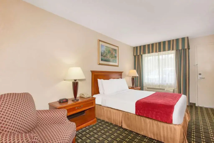Days Inn Birmingham/Summit Mall