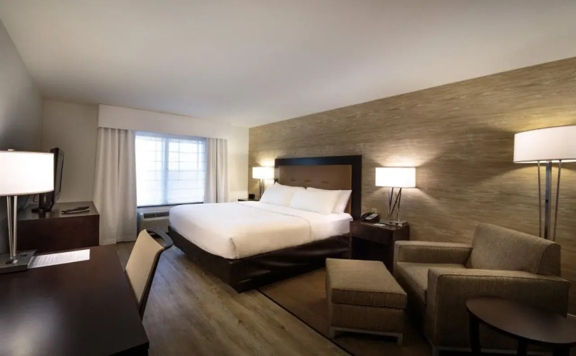 Holiday Inn Bloomington-Airport by IHG